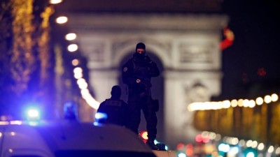 Polícias feridos em Paris não correm perigo de vida