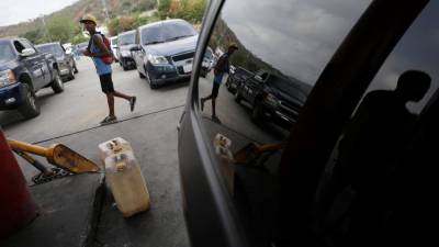 População venezuelana queixa-se mas petrolífera diz ter capacidade de abastecimento