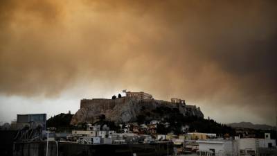 Portuguesa em Atenas confia que fogo está controlado