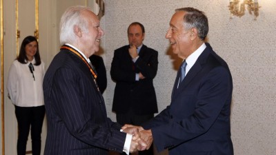 Presidente da República condecora Carlos do Carmo