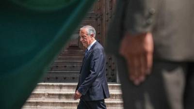 Presidente da República condecora Regimento de Comandos no dia 29