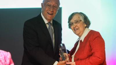 Presidente da República condecorou a economista Teodora Cardoso