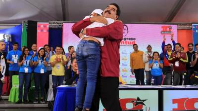 Presidente da Venezuela viaja para a China à procura de novos acordos económicos