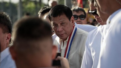Presidente das Filipinas insta padres e bispos a consumirem droga