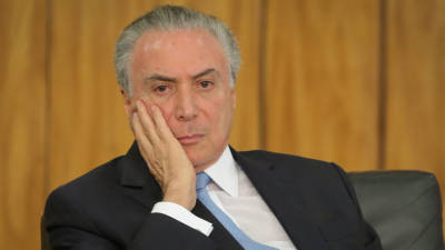 Presidente do Brasil diz ser vítima de perseguição e nega envolvimento com corrupção