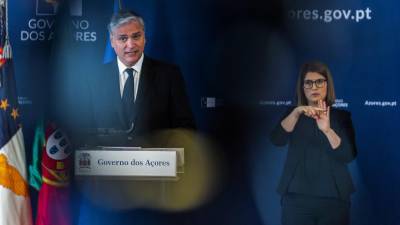 Presidente do Governo dos Açores confrontado com manifestação na ilha do Corvo