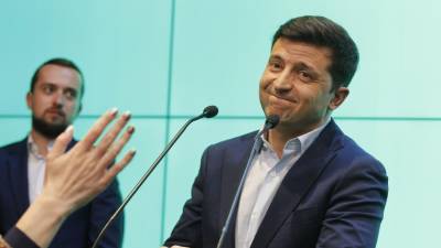 Presidente eleito da Ucrânia propõe passaportes aos russos
