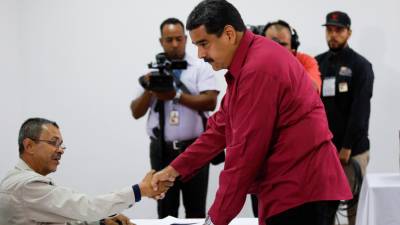 Presidente Nicolas Maduro foi o primeiro a votar no seu centro eleitoral