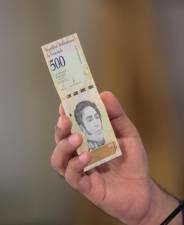 Presidente Nicolás Maduro elimina cinco zeros ao bolívar