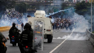 Presidente ordena abertura de processo contra líder da oposição