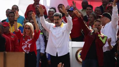 Presidente pede aos militares que detenham traidores e defendam a paz na Venezuela
