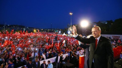 Presidente turco ameaça arrancar cabeças aos golpistas