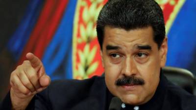 Presidente venezuelano acusa EUA de atacar petrolífera e pondera suspender venda de crude