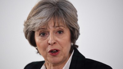Primeira-ministra britânica promete garantir os direitos dos europeus residentes no Reino Unido