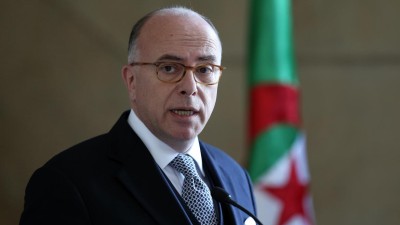 Primeiro-ministro francês apela ao voto em Macron na segunda volta