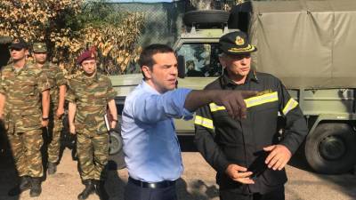 Primeiro-ministro grego visita locais da tragédia, oposição renova críticas