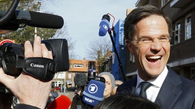 Primeiro-ministro holandês deverá vencer eleições legislativas