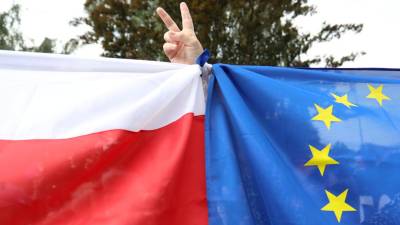 Primeiro-ministro polaco enfrenta União Europeia e insiste na reforma judicial