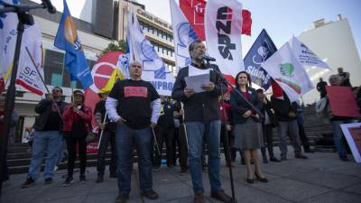 Professores ameaçam com greve em Outubro ao trabalho em excesso