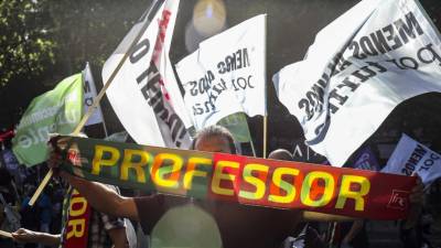 Professores regressam hoje à greve ao trabalho extraordinário