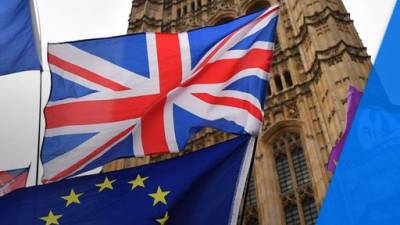 Proposta para governo britânico negociar direitos dos cidadãos à parte no Brexit força uma demissão