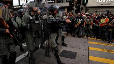 Protestos em Hong Kong obrigam a reforço policial de mil agentes reformados