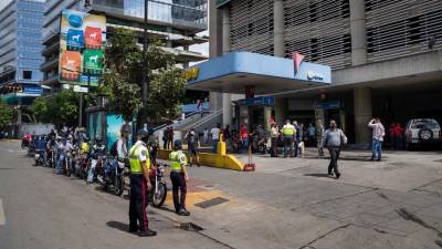 Protestos em oito dos 24 estados da Venezuela por falta de gasolina