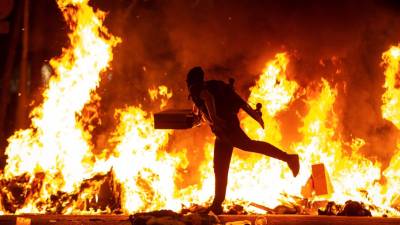 Protestos violentos já levaram a 51 detenções na Catalunha