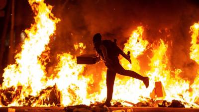 Protestos violentos já levaram a 51 detenções na Catalunha