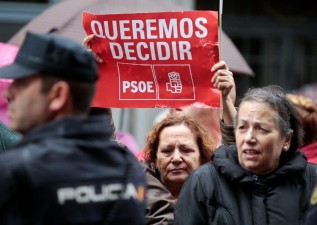 PSOE decide abster-se para viabilizar Governo de Mariano Rajoy