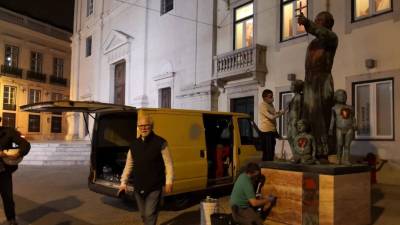 PSP procura identificar autores de vandalismo em estátua do Padre António Vieira