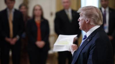 Publicação anónima sobre Donald Trump gera controvérsia entre altos funcionários