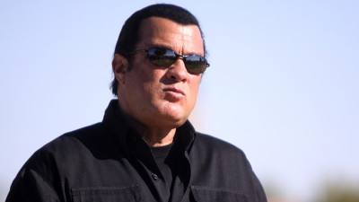 Putin entrega passaporte russo ao actor Steven Seagal