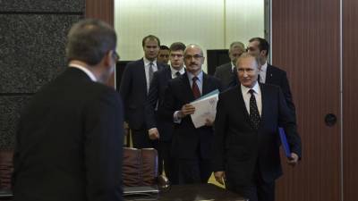 Putin entregou processo de pré-candidatura às presidenciais de 2018