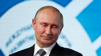 Putin visita Roma para aproximar relações com Itália e reunir com o Papa