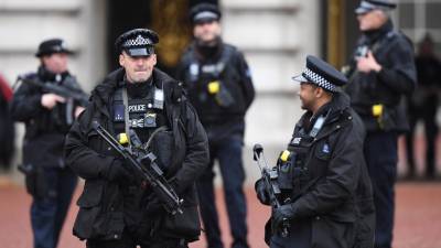 Quatro adolescentes condenados pela morte de português esfaqueado em Londres
