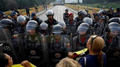 Quatro membros da Guarda Nacional Bolivariana venezuelana desertaram para a Colômbia