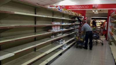 Quatro mortos, 15 feridos e dezenas de detidos em pilhagens e protestos na Venezuela