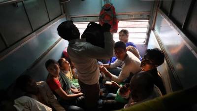 Quatro passageiros de comboio morrem devido a calor extremo na Índia