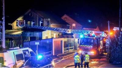 Quatro pessoas, incluindo dois bombeiros, morrem em incêndio em França