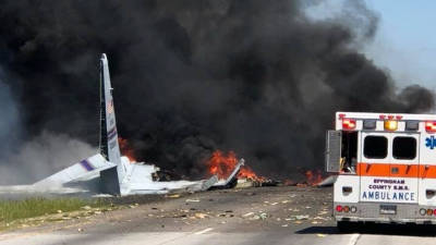 Queda de avião militar nos EUA mata os cinco ocupantes