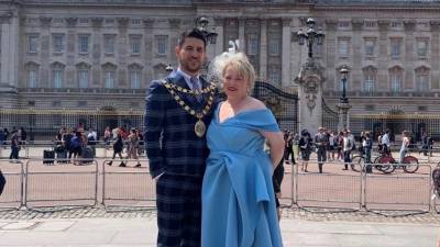 Rainha de Inglaterra recebe o português Mayor de Crawley