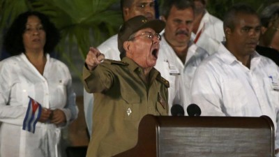 Raul Castro jura defender o socialismo depois da morte do irmão
