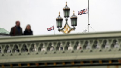 Reaberta ponte de Westminster, um dia depois do ataque