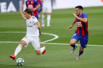 Real Madrid derrota Eibar e mantém-se a dois pontos do líder Barcelona