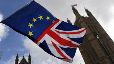 Receio de saída sem acordo faz disparar candidaturas a residência britânica