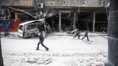 Recomeço de bombardeamentos em Ghouta coincide com entrada de comboio humanitário