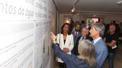 Região quer adquirir biblioteca particular de Herberto Helder