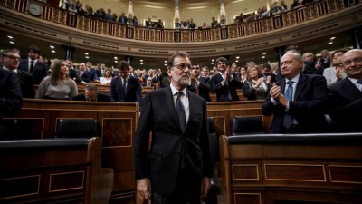 Rei assina nomeação de Rajoy que deve tomar posse na segunda-feira