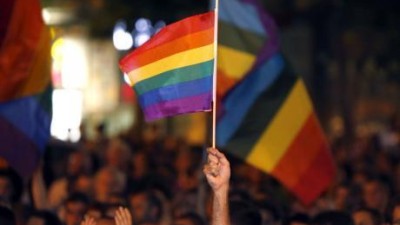 Reino Unido indulta milhares de homossexuais condenados por antiga legislação